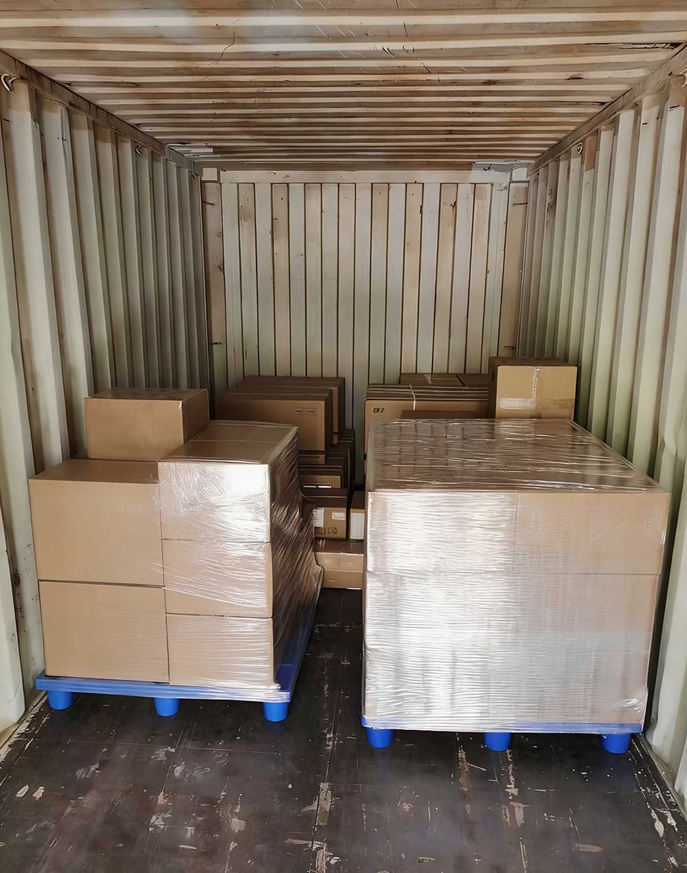 Label khusus untuk klien di truk kargo