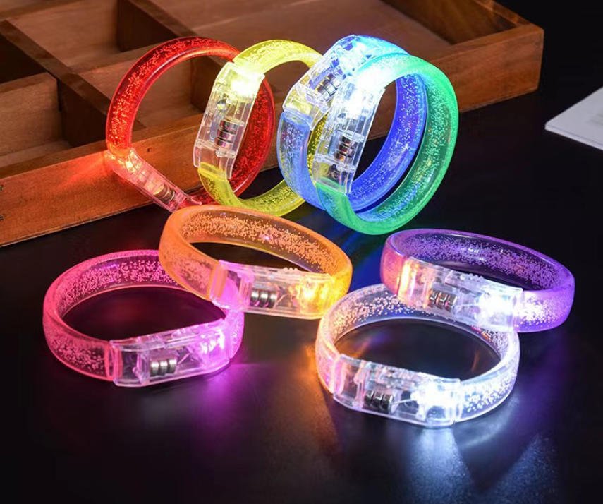 Gelang bercahaya untuk acara malam hari